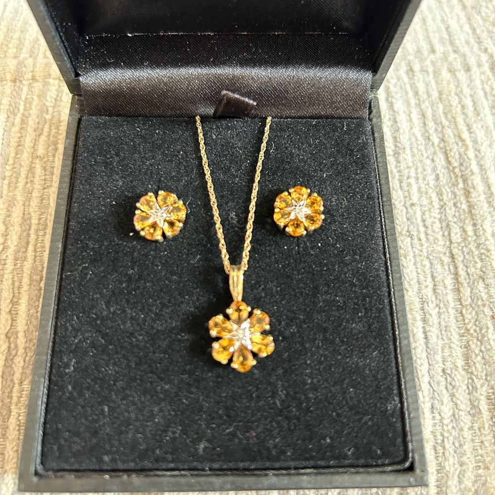 10 KT Yellow Gold Citrine Necklace and Earring Set